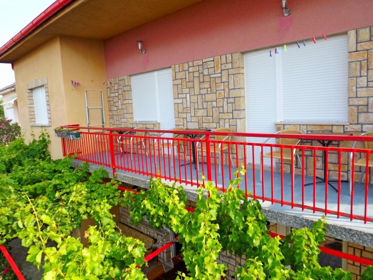 Apartments Maricic 200 Meters From The Beach Novi Vinodolski Exterior foto