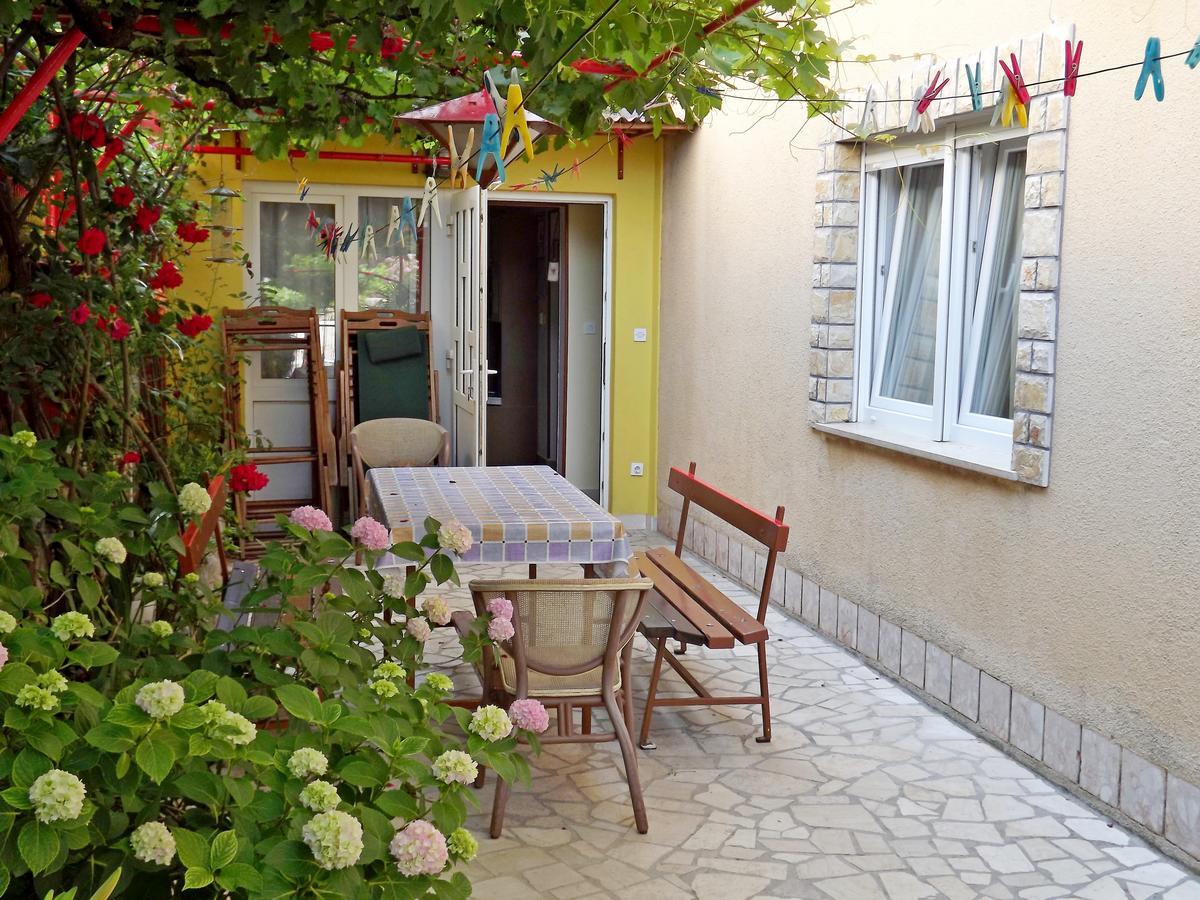 Apartments Maricic 200 Meters From The Beach Novi Vinodolski Exterior foto