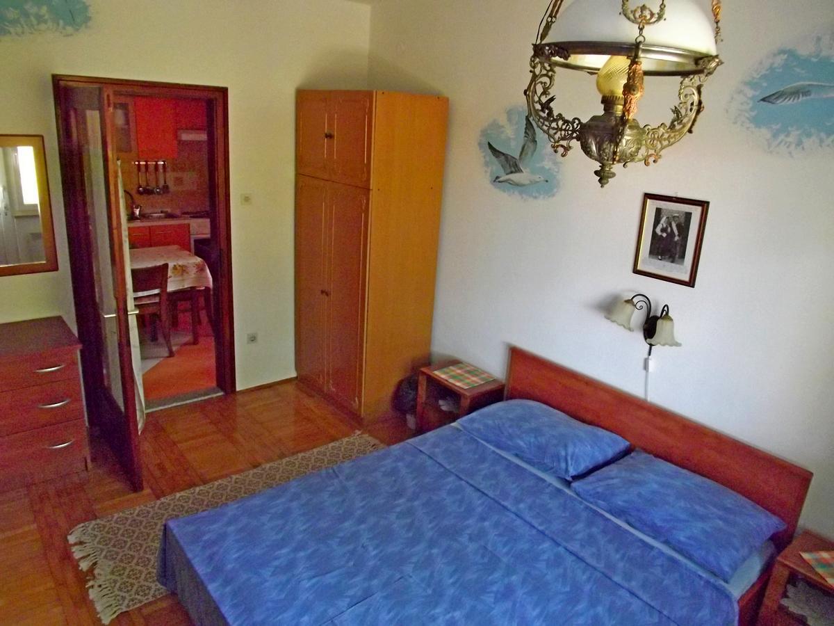 Apartments Maricic 200 Meters From The Beach Novi Vinodolski Exterior foto