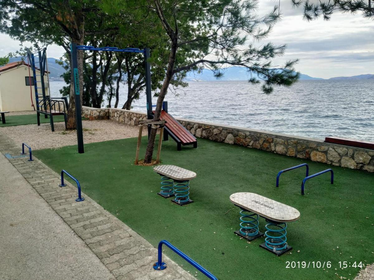 Apartments Maricic 200 Meters From The Beach Novi Vinodolski Exterior foto
